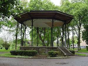 La_Fère_(Aisne)_kiosque_à_musique.jpg
